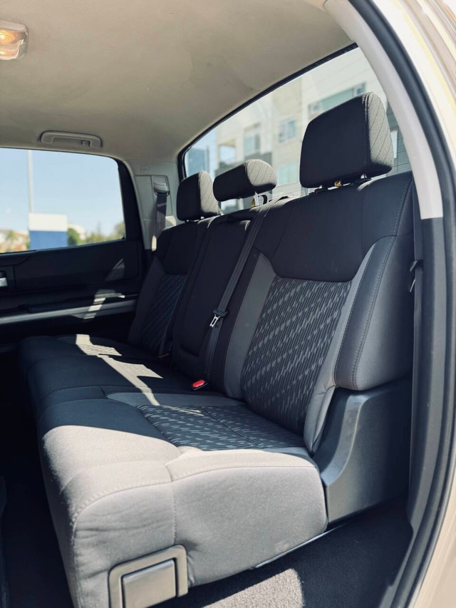 Toyota Tundra Vehicle Full-screen Gallery Image 14