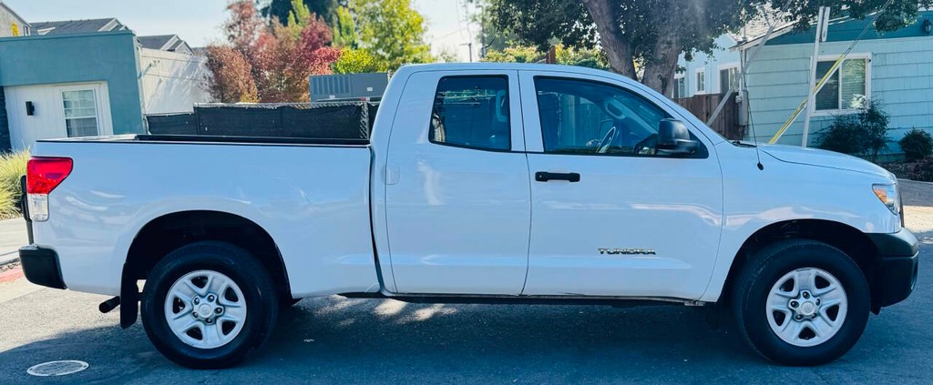 Toyota Tundra 2WD Truck Vehicle Full-screen Gallery Image 02