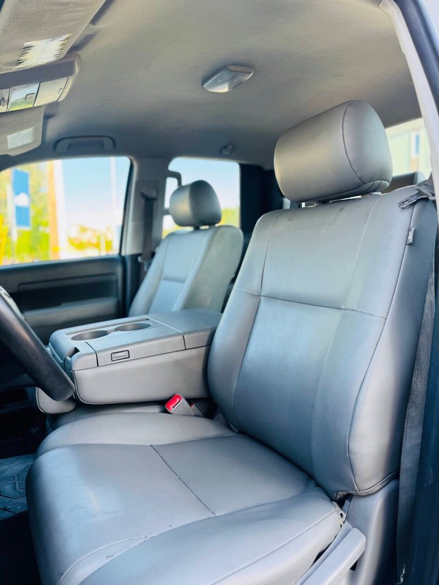 Toyota Tundra 2WD Truck Vehicle Full-screen Gallery Image 09