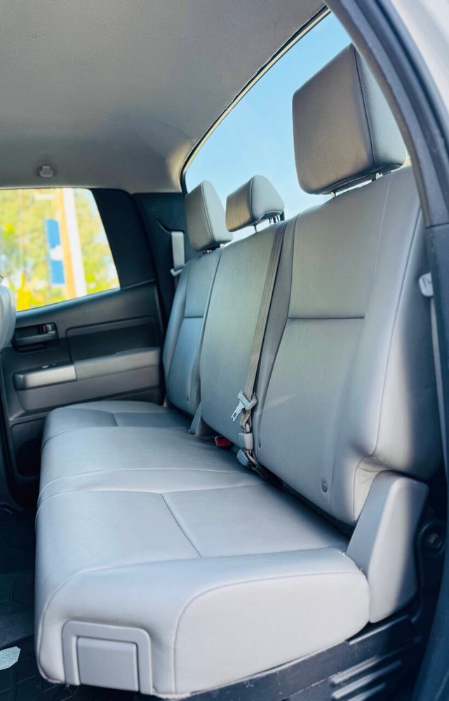 Toyota Tundra 2WD Truck Vehicle Full-screen Gallery Image 12