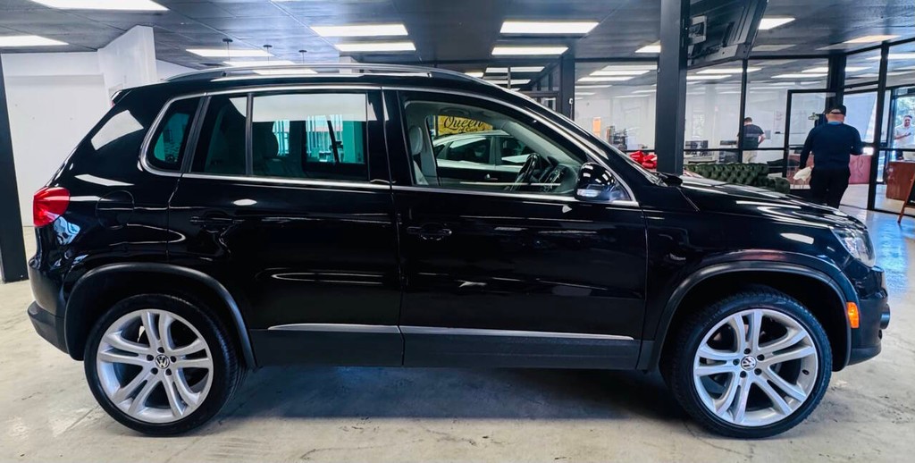 Volkswagen Tiguan Vehicle Full-screen Gallery Image 03