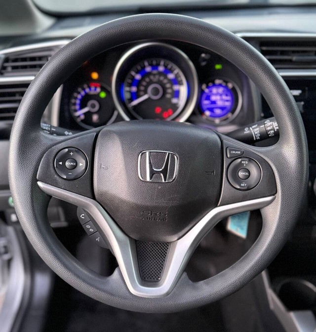 Honda Fit Vehicle Full-screen Gallery Image 08