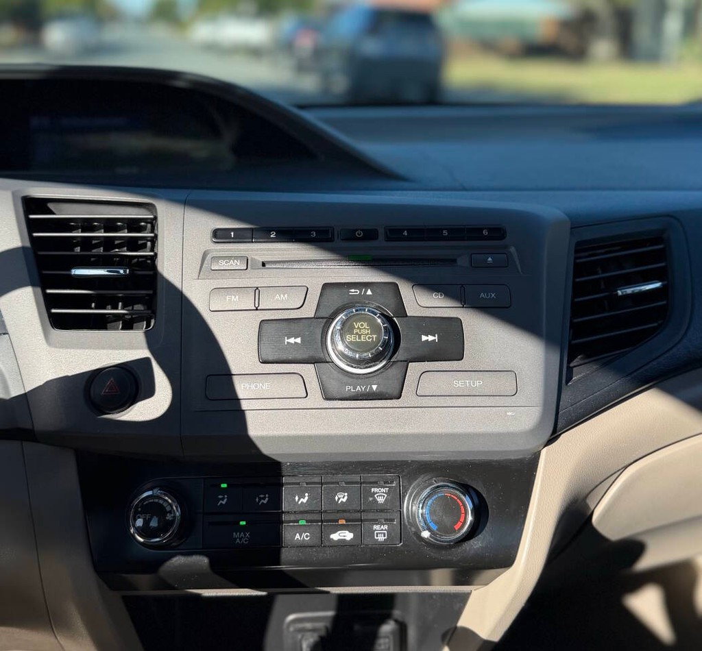 Honda Civic Sedan Vehicle Full-screen Gallery Image 09