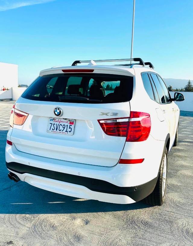 BMW X3 Vehicle Full-screen Gallery Image 05