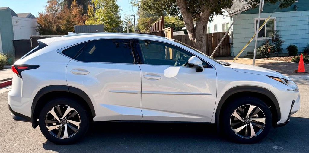 Lexus NX Vehicle Full-screen Gallery Image 03