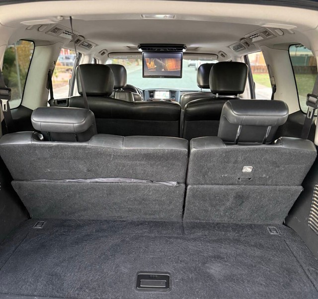 Nissan Armada Vehicle Full-screen Gallery Image 17