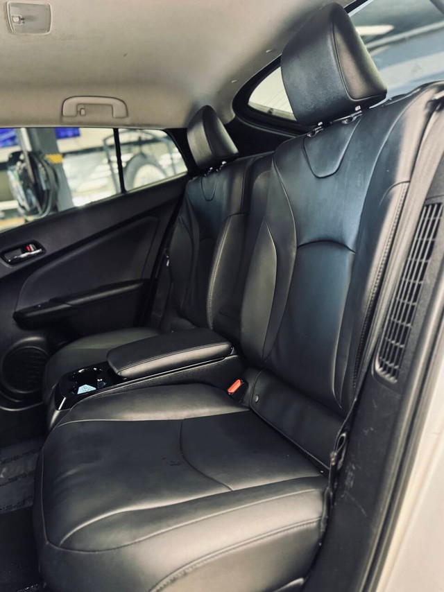 Toyota Prius Prime Vehicle Full-screen Gallery Image 15