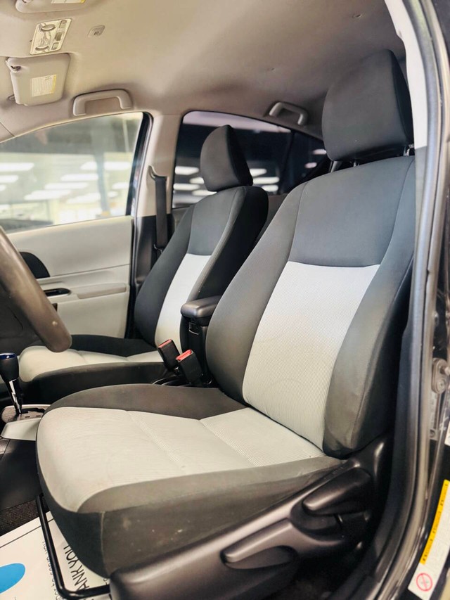 Toyota Prius c Vehicle Full-screen Gallery Image 11