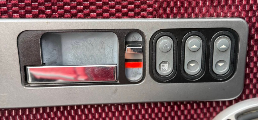 Chevrolet C/K 1500 Series Vehicle Full-screen Gallery Image 12