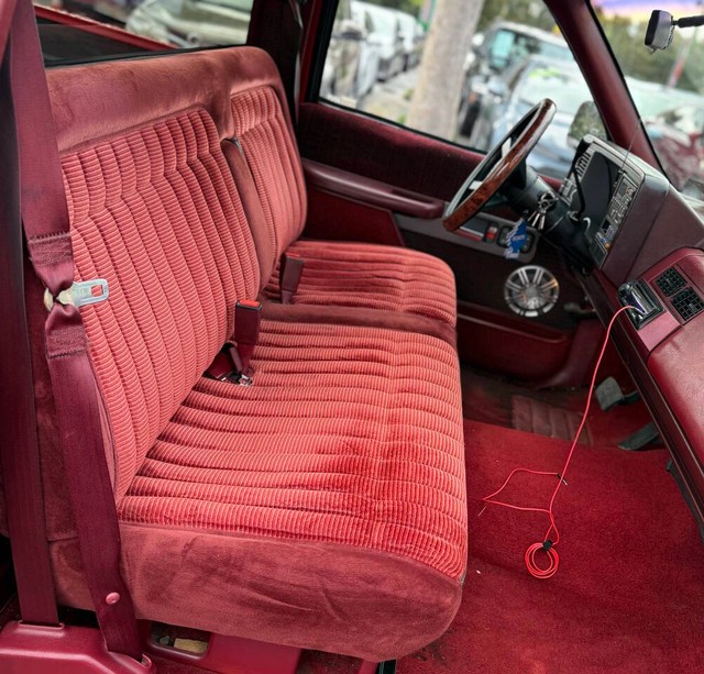 Chevrolet C/K 1500 Series Vehicle Full-screen Gallery Image 13