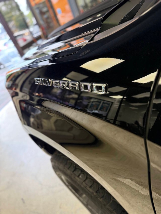 Chevrolet Silverado 1500 Vehicle Full-screen Gallery Image 11