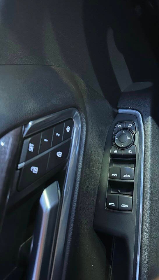 Chevrolet Silverado 1500 Vehicle Full-screen Gallery Image 15