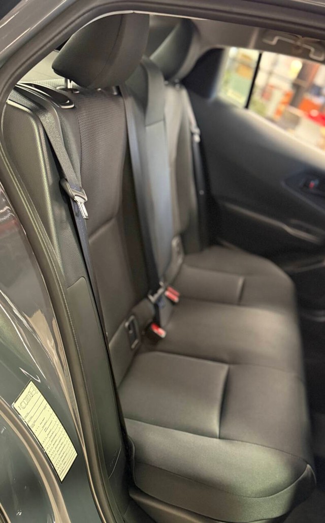 Toyota Prius Vehicle Full-screen Gallery Image 13