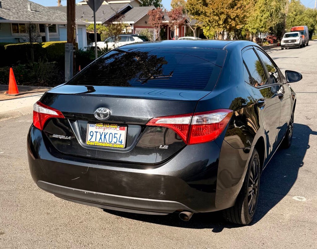 Toyota Corolla Vehicle Full-screen Gallery Image 06