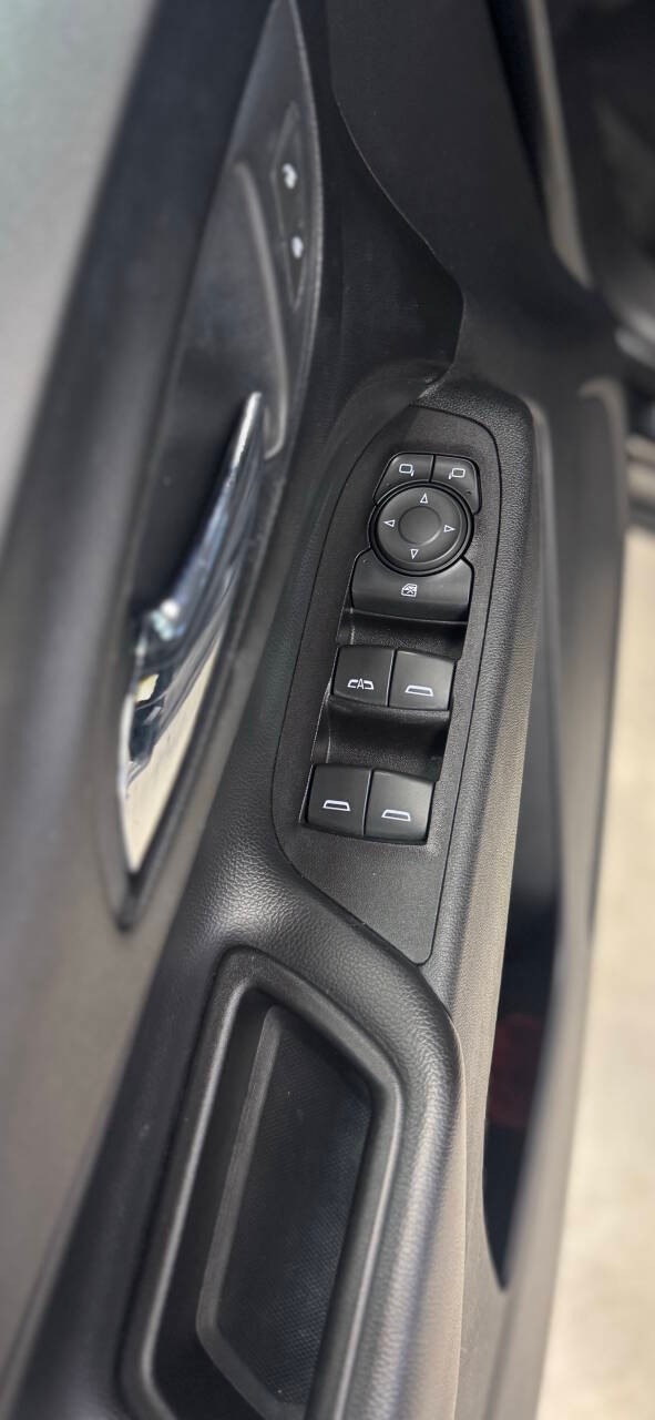 Chevrolet Equinox Vehicle Full-screen Gallery Image 11