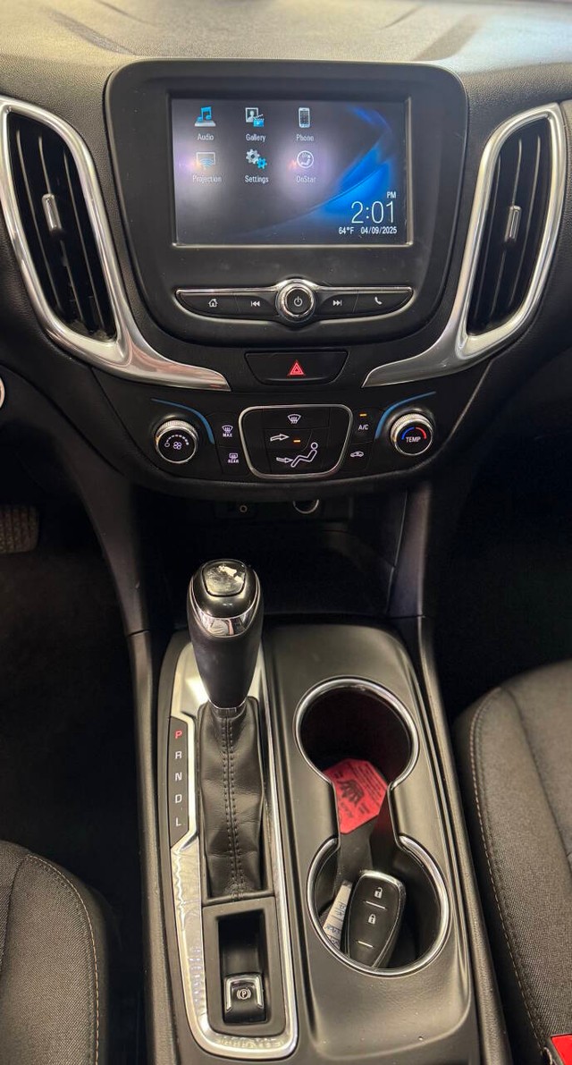 Chevrolet Equinox Vehicle Full-screen Gallery Image 16