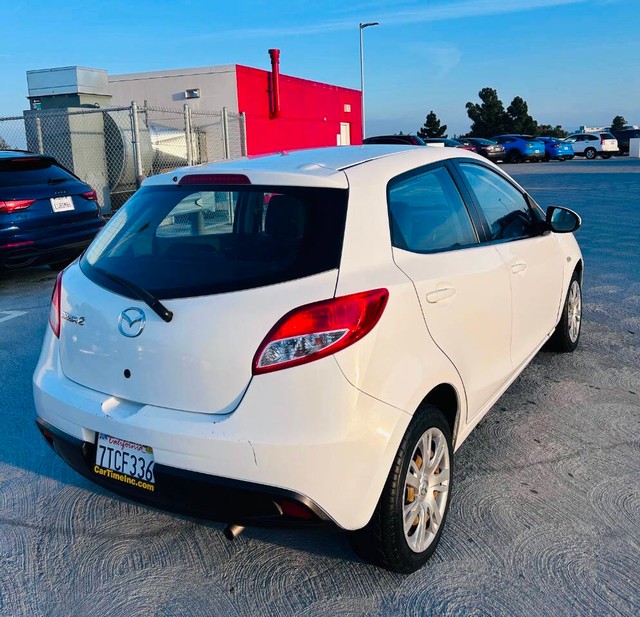 Mazda MAZDA2 Vehicle Full-screen Gallery Image 05