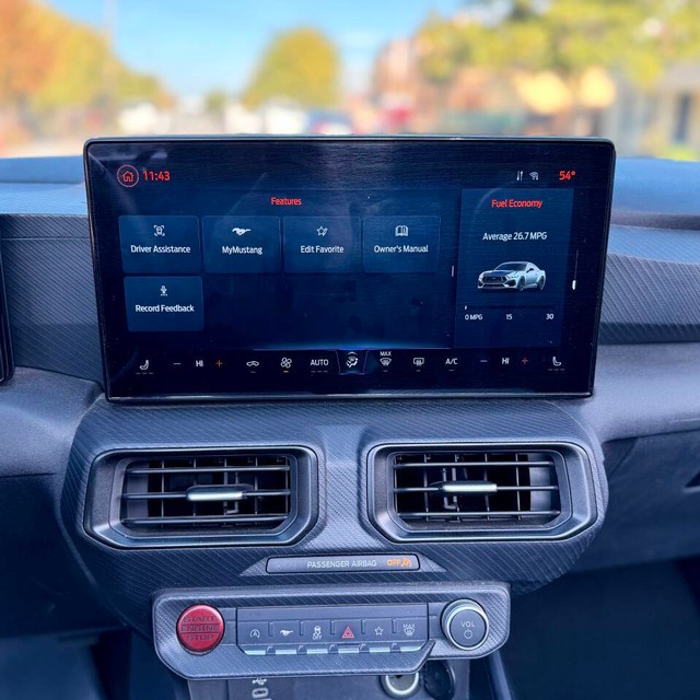 Ford Mustang Vehicle Full-screen Gallery Image 07