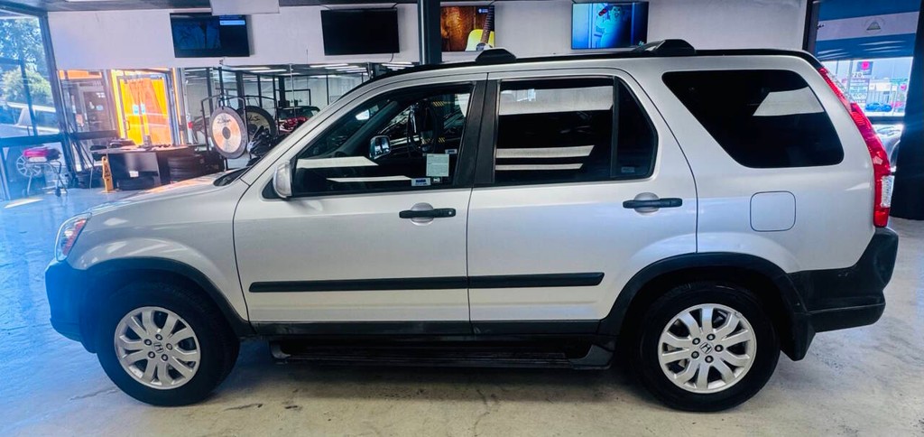 Honda CR-V Vehicle Full-screen Gallery Image 03