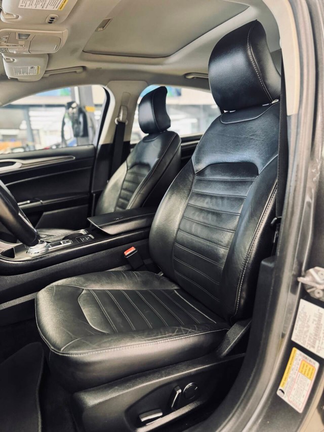 Ford Fusion Energi Vehicle Full-screen Gallery Image 11