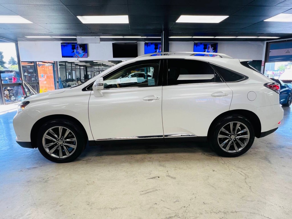 Lexus RX 450h Vehicle Full-screen Gallery Image 05