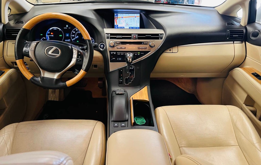 Lexus RX 450h Vehicle Full-screen Gallery Image 17