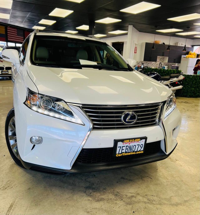 Lexus RX 450h Vehicle Full-screen Gallery Image 03