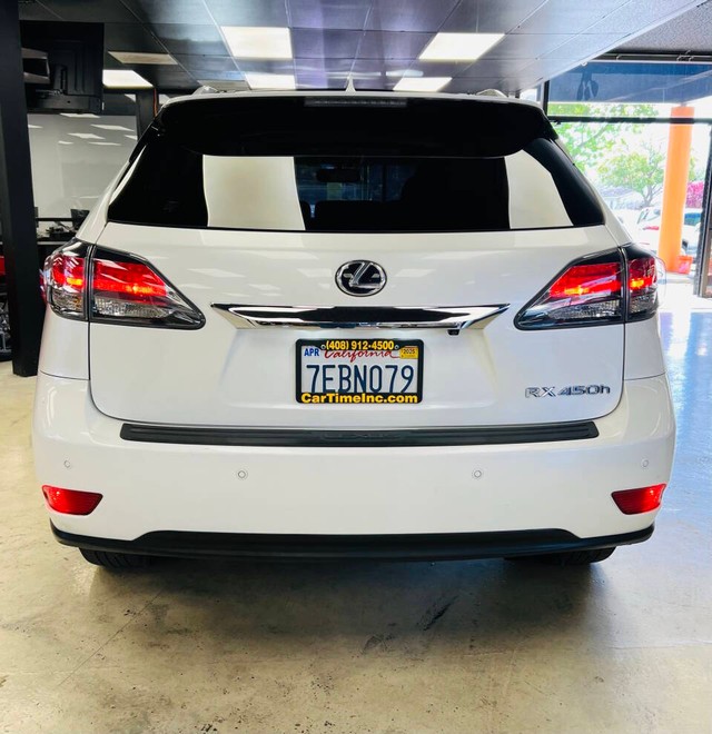 Lexus RX 450h Vehicle Full-screen Gallery Image 07