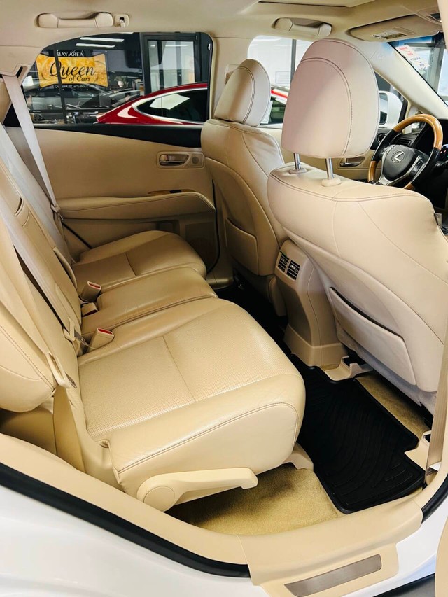 Lexus RX 450h Vehicle Full-screen Gallery Image 15