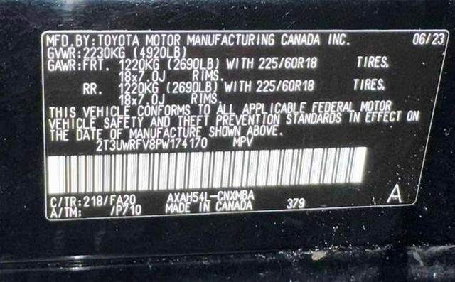 Toyota RAV4 Vehicle Full-screen Gallery Image 17