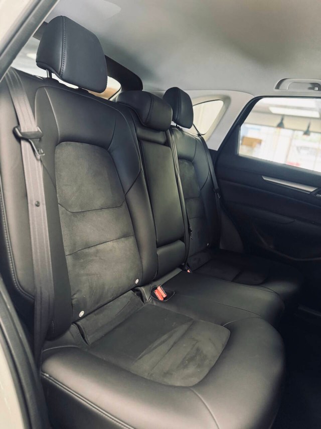 Mazda CX-5 Vehicle Full-screen Gallery Image 12