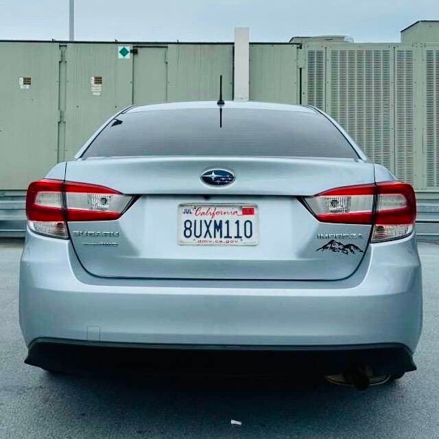 Subaru Impreza Vehicle Full-screen Gallery Image 04