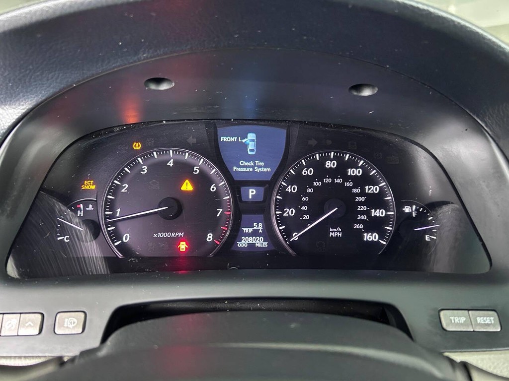 Lexus LS 460 Vehicle Full-screen Gallery Image 17