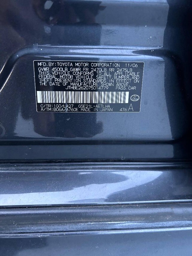 Lexus IS 350 Vehicle Full-screen Gallery Image 17