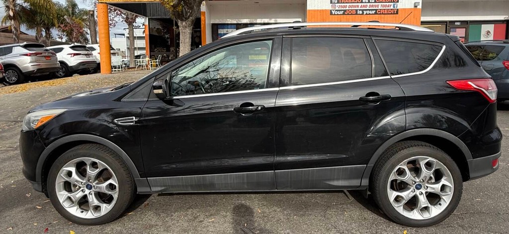 Ford Escape Vehicle Full-screen Gallery Image 02