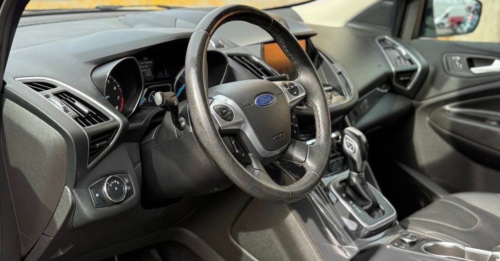 Ford Escape Vehicle Full-screen Gallery Image 09