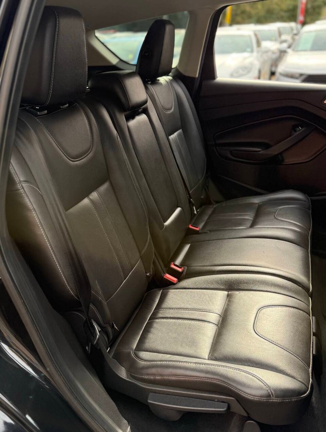 Ford Escape Vehicle Full-screen Gallery Image 15