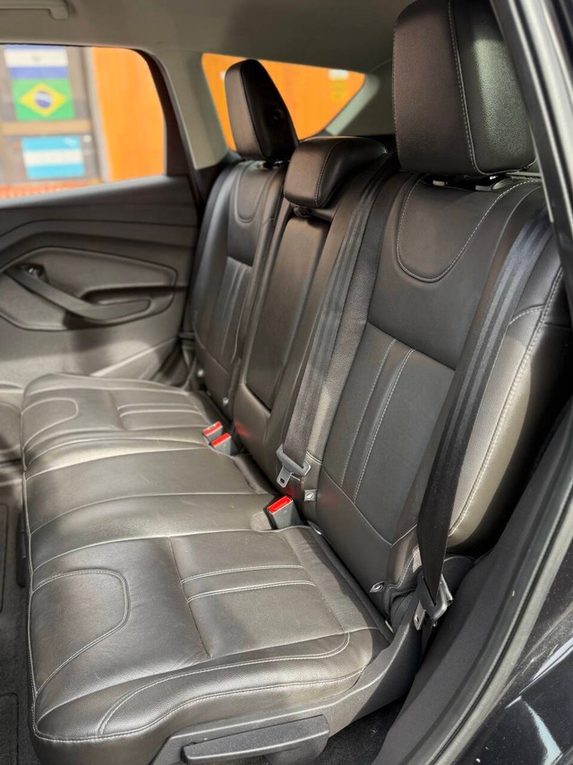 Ford Escape Vehicle Full-screen Gallery Image 16