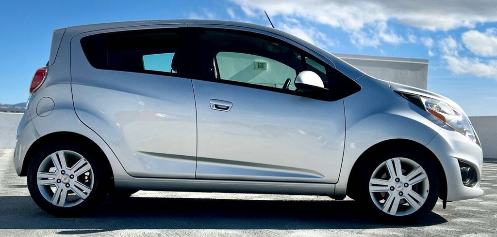 Chevrolet Spark Vehicle Full-screen Gallery Image 04