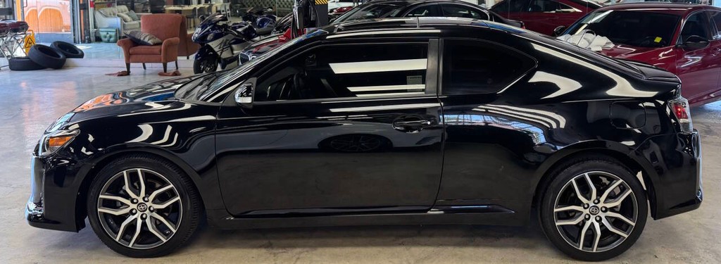 Scion tC Vehicle Full-screen Gallery Image 07