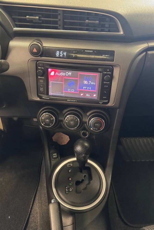 Scion tC Vehicle Full-screen Gallery Image 17