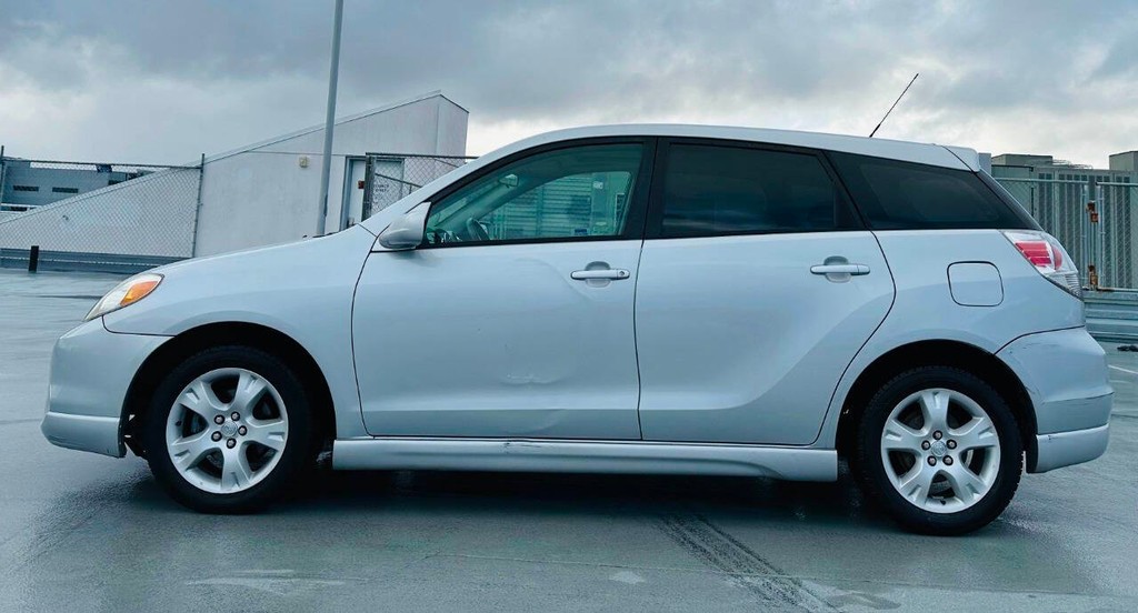 Toyota Matrix Vehicle Full-screen Gallery Image 02