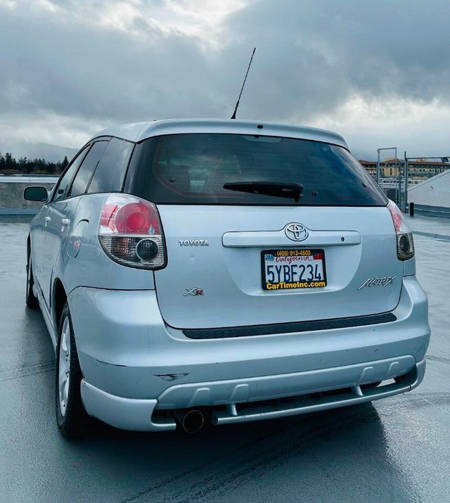 Toyota Matrix Vehicle Full-screen Gallery Image 03