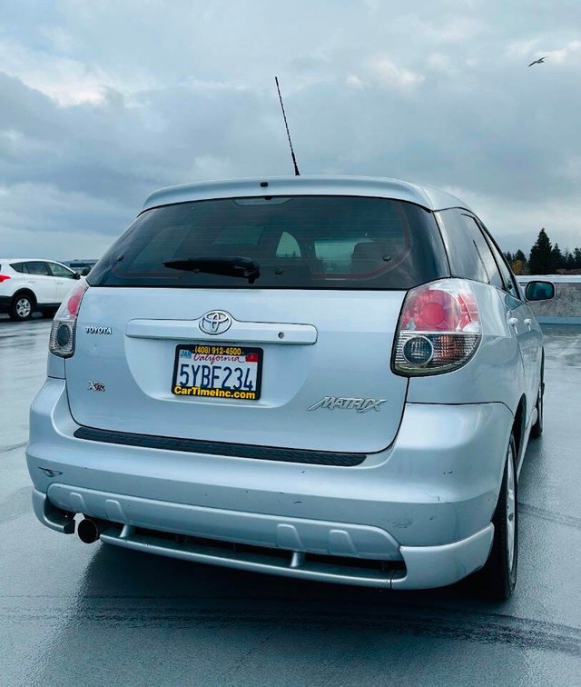 Toyota Matrix Vehicle Full-screen Gallery Image 05