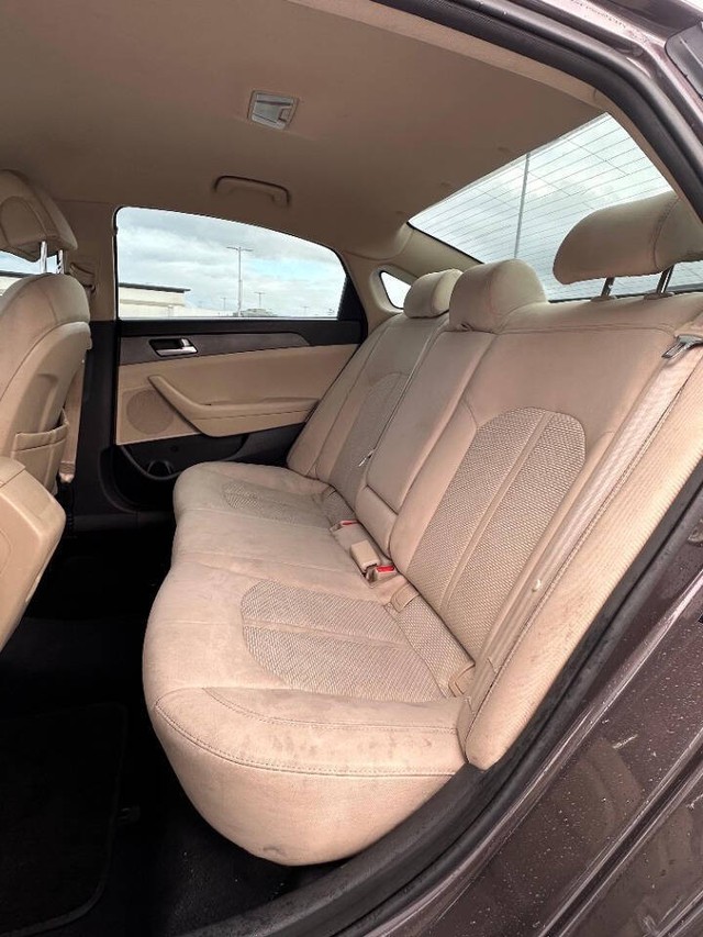 Hyundai Sonata Vehicle Full-screen Gallery Image 13