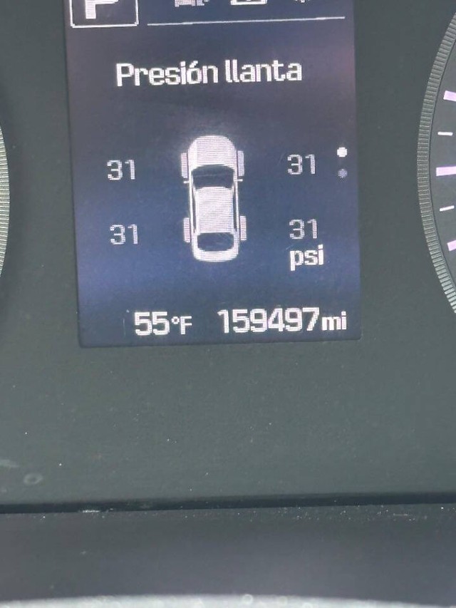 Hyundai Sonata Vehicle Full-screen Gallery Image 17