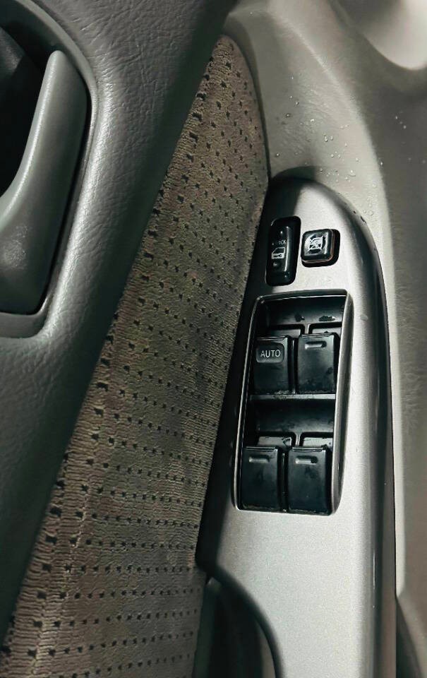 Toyota Sienna Vehicle Full-screen Gallery Image 17