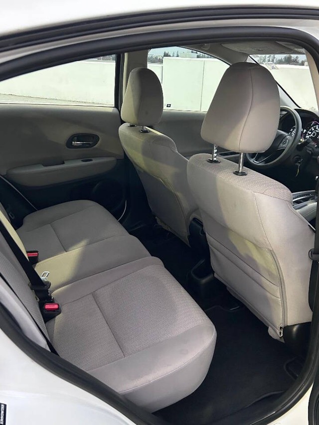 Honda HR-V Vehicle Full-screen Gallery Image 15