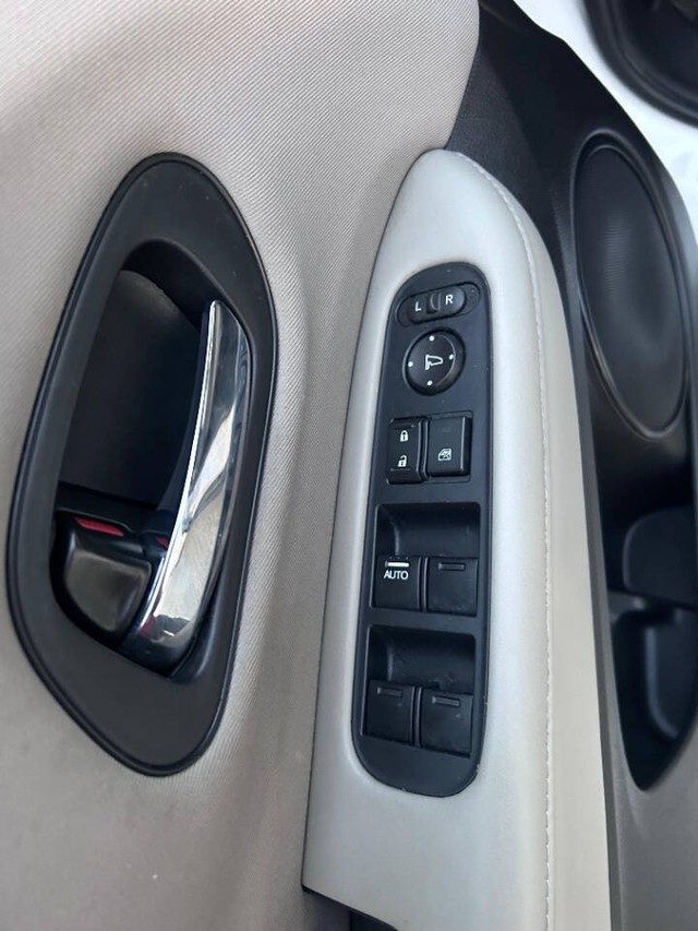 Honda HR-V Vehicle Full-screen Gallery Image 16