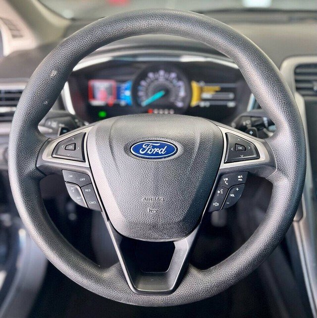 Ford Fusion Vehicle Full-screen Gallery Image 13